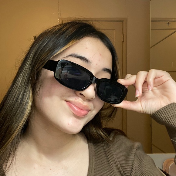 super cute and trendy sunglasses - Picture 3 of 3